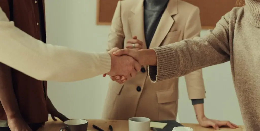 An image of two people shaking hands.